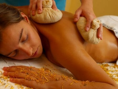Massage im vier Sterne Suites Alba Resort & Spa Massage im vier Sterne Suites Alba Resort & Spa