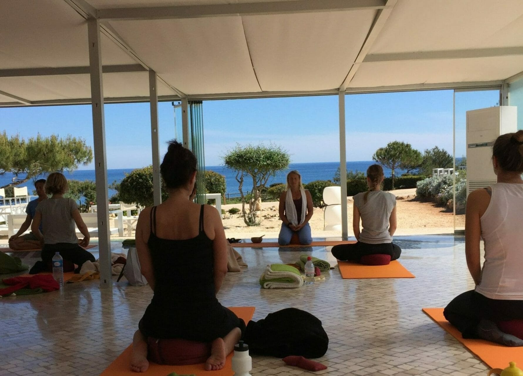 Yoga der Elemente Partnerübung auf dem Picota