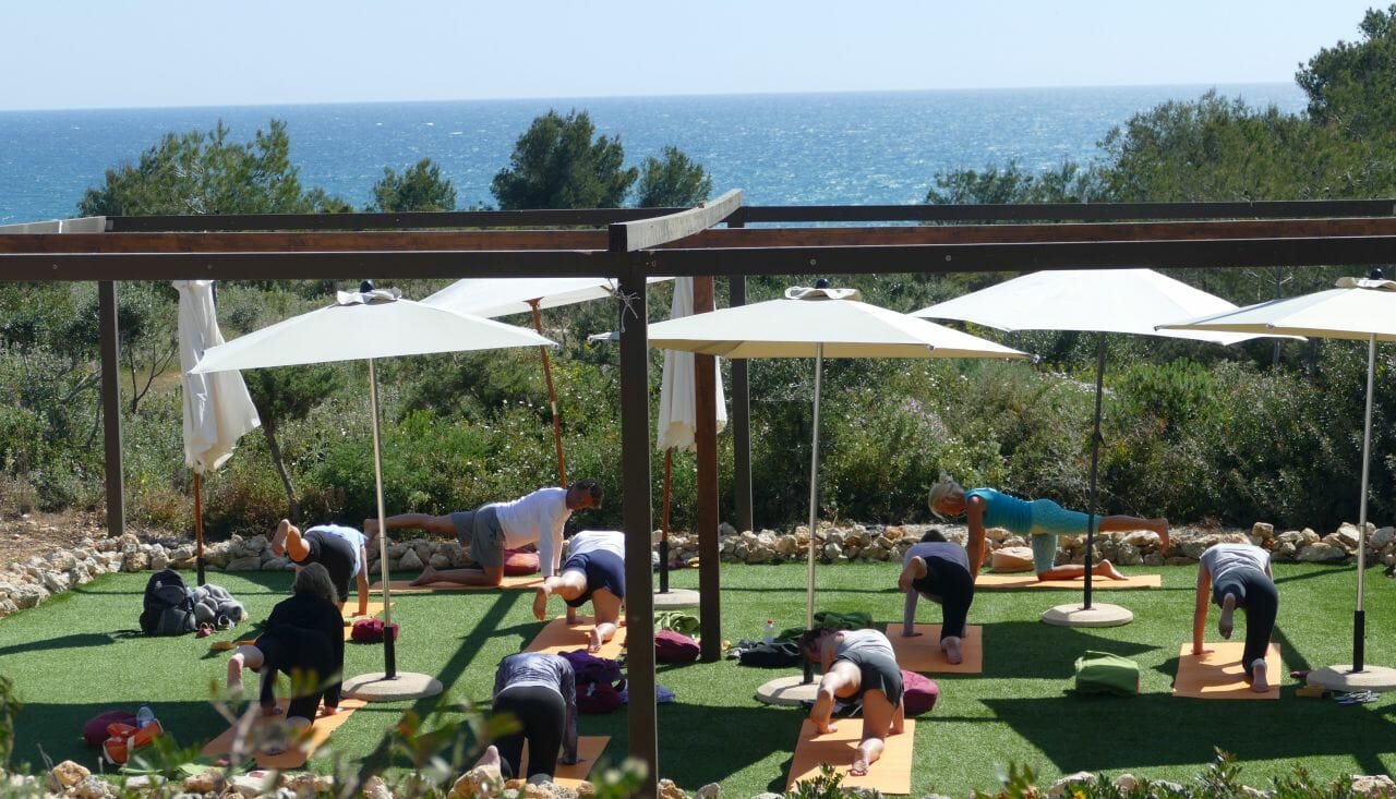 Outdoor Yoga nach der e-Mountainbike Tour Outdoor Yoga nach der e-Mountainbike Tour