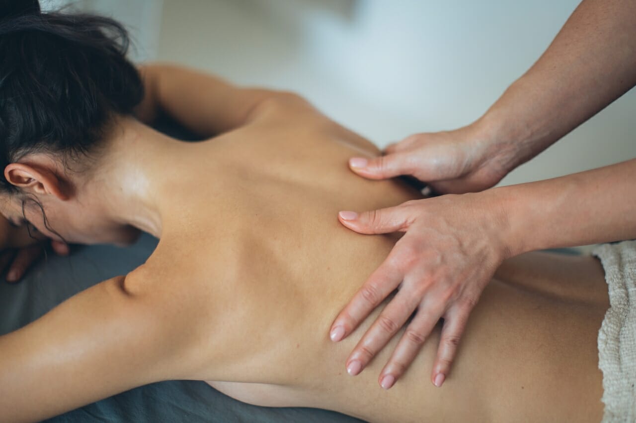 Wohlfühlen auf allen Ebenen Massage im vier Sterne Suites Alba Resort & Spa