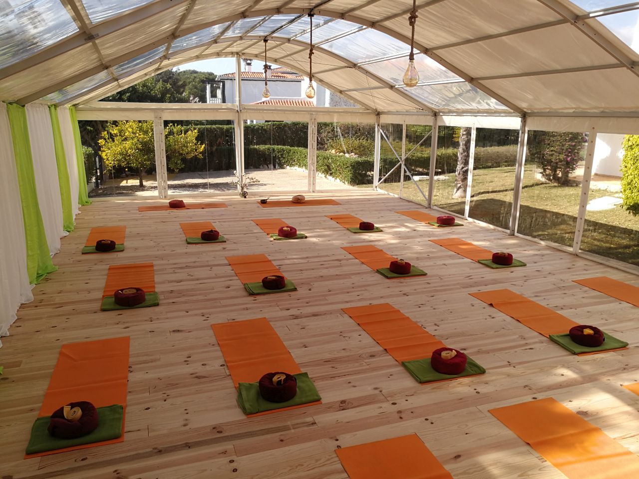 Indoor Yoga Lounge Baia Cristal